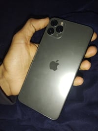 آيفون ١١ برو ماكس • ٢٥٦ • شاشة مكسورة