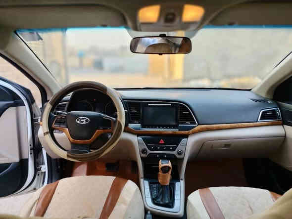 السلام عليكم سياره النترا موديل 2018خليجيه  سوبر فول مواصافت ماعدئ البصمه مكينه 1800سياره جاهز مكينه كير حداديه تخم تاير تبريد  فول مواصفات سياره
السعر /130بيه مجال 
العنوان/بغداد 
رقم الهاتف***********
