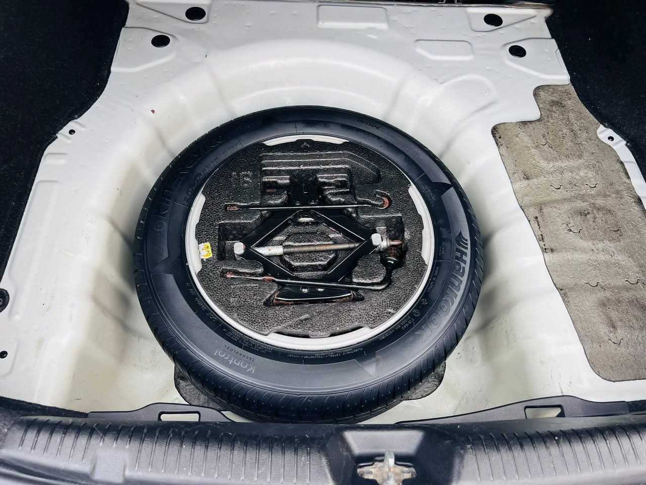 اللهم صل على محمد وال محمد 
السلام عليكم ورحمه الله وبركاته 
النترا 2015 خليجي فول مواصفات ماشيه 148 الف حقيقي السياره استخدام شخصي على ايد وحده رقم بصره تحويل مشروع وطني سنويه لغايه 2028 السياره مكفوله من الضربه والتبديل والفتح بيه رش خفيف مقدمه البنيد فقط والباقي مكفول محرك 1800 دووش مامفتوح شرط جاهزه السياره من كلشي مكينه وكير شرط الفحص حداديه 100/100 تبريد ثلج تدفئه تخم تاير جديد السياره احلى من الصور بيه تراي وقياده تخبل مواصفات فتحه سلايد روف شاشه ايباد كامره دواره كشنات جلد دواخل بيجي مرايه شفط اشاره بالمرايه حساس لاقط تحكم بالستيرن يدات نيكل ويل كب نجده مكان السياره الناصرية السعر 126 للاستفسار ***********
