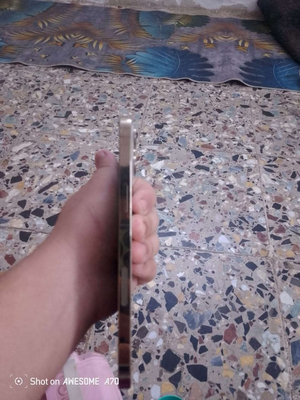 السلام عليكم ايفون ١٢برً ماكس 

تلفون مبدل بطاريه وشاشه هسه بي بورد شحن وجهاز حلو  وذاكره ٢٥٦
وسعر ٣٥٠ وبي مجال بسيط مكان حي اور الغرير 
***********مفتوح سيمكارت واساب
