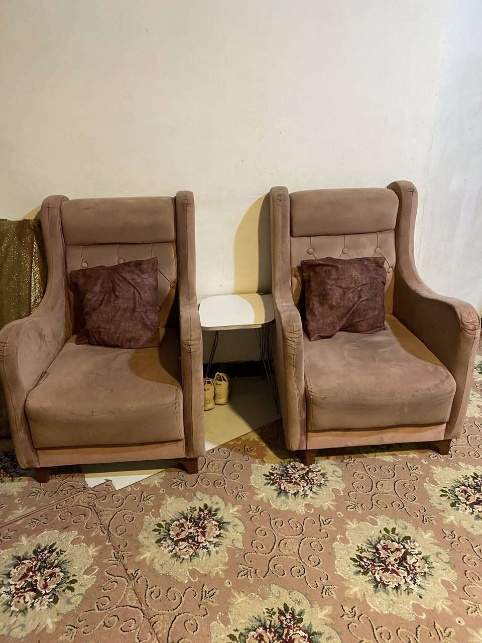 التخم 650
الكاونتر 650
ميز الطعام 300
الكراسي 30
البرده ب 20 
طبلات 50
الساحبه ب 80
الطباخ فرن عاطل 250 
وكلهم بيهم مجال


**إذا كنت صاحب هذا الإعلان وتريد حذفه لأي سبب، رجاءا أرسل رسالة إلى الدعم الفني**