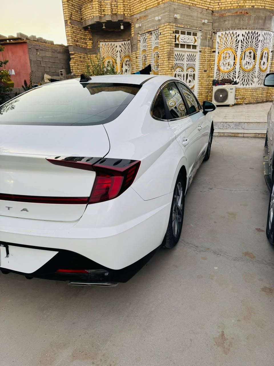 سلام عليكم ورحمة الله وبركاته لبيع فقط سوناته مديل 2023بدون رقم منفيس ابسمي 
مكينه 2500
موصفات السياره شاشه كبيره 
كامره دواره 
كير دكم 
بيه اهواي موصفات السياره جاهزه مابيه نقص 
مكينه كير حداد تخم تاير تبريد تفئه 
وارد امريكي بيه بس باب صبغ الباقي كفاله من الصبغ اوفتح اوتبديل 
السعر 155اوبيه مجال ***********
