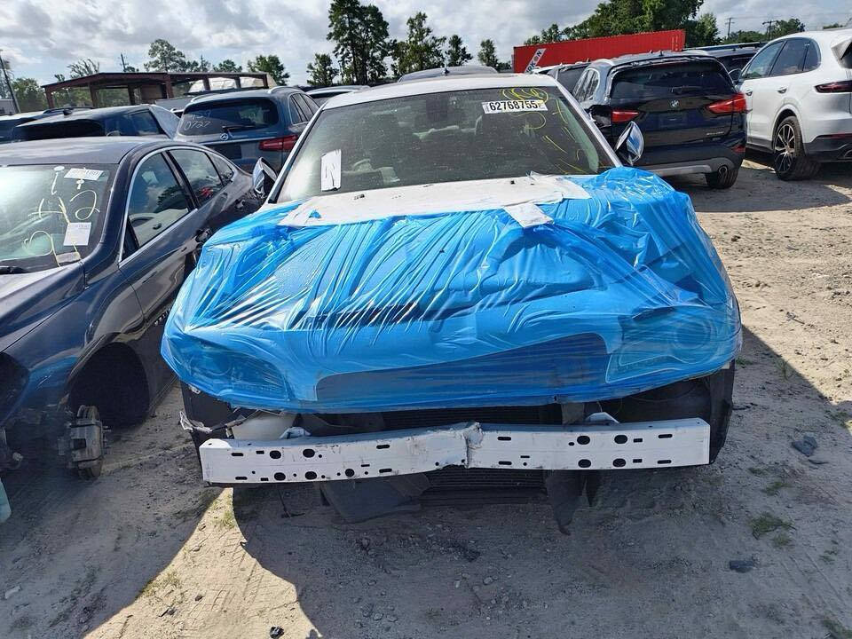 اوباما كلايسلر للبيعC300
رقم بغداد دخول جديد
فول مواصفات بونراما برده خلفيه 
داخل عسلي 
حادث بونيد فقط بدون دواخل 
ابيعه بدون تصليح
السعر 232ورقه 
مكاني بغداد زيونه
***********
***********
