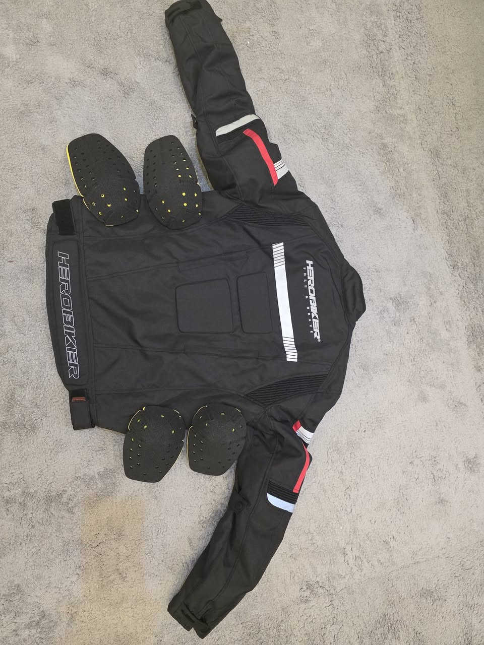 للبیع کامل درع جدید
ابیض قیاس M
اسود قیاس XL
***********
