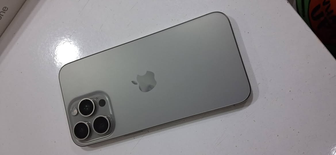 سلام عليكم ايفون ١٥ برو ماكس ماستر وتر بروف
شخط مابي جهاز لوووك كارتونه وكيبل لاصلي 
ذاكره 256
بطاريه 80 
سعره 950
بغداد لعبيدي ***********
