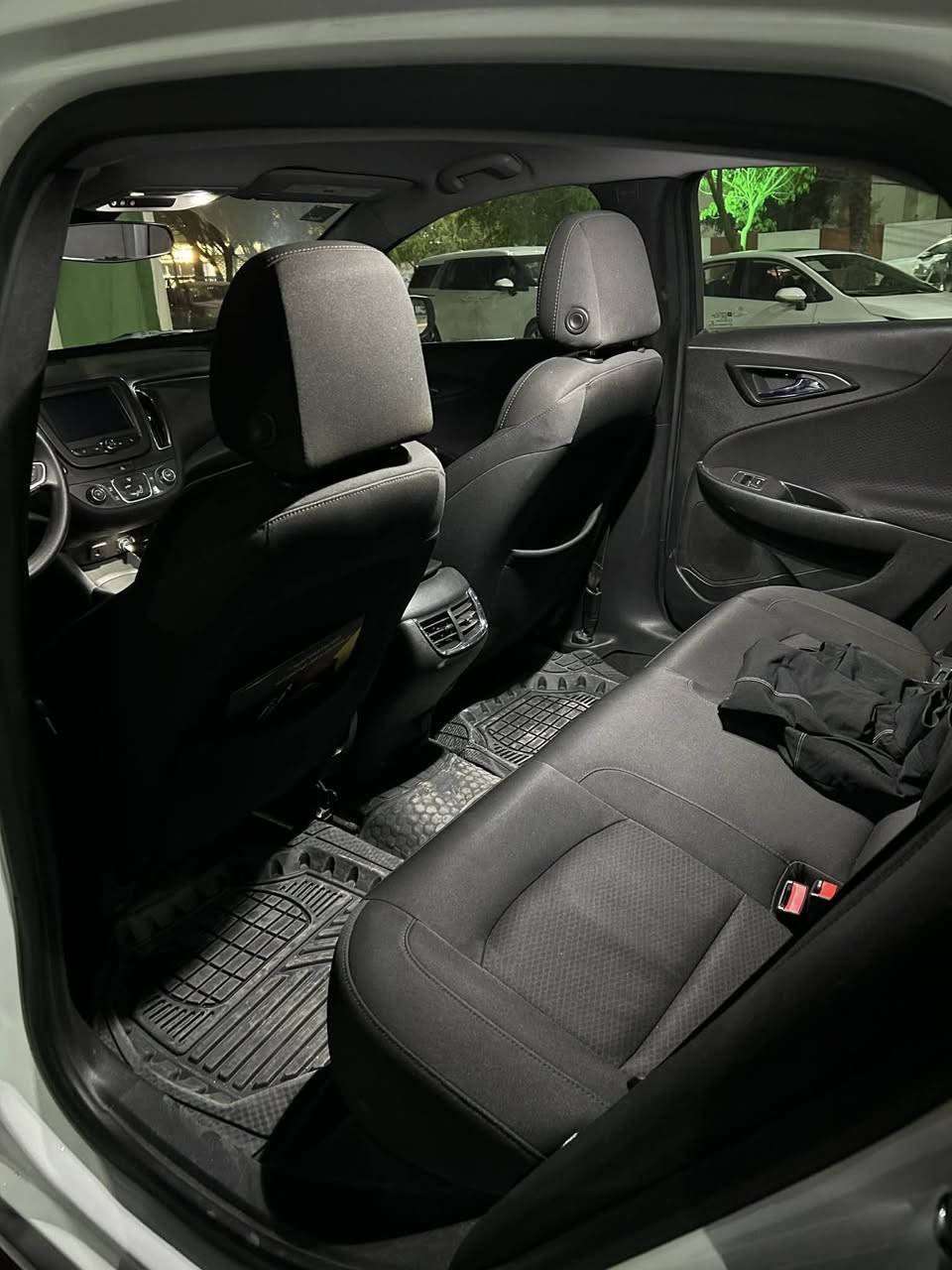 سلام عليكم ماليبو 2019 LT مواصفاتها معروفة  قطعة وحدة صبغ حادثها جاملغ عكس السايق بدون بجم بدون دواخل سياره ماشية 150k نضيفه كلش السيارة كاملة من كُل النواحي  حدادية كهربائيات تايرات دهن حرك واطلع مكاني بغداد الدورة ***********            السعر )(115)
