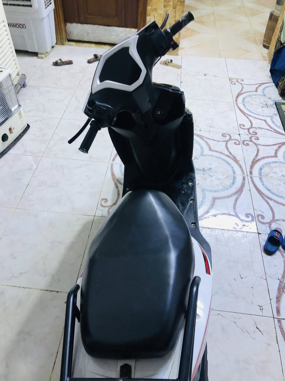 سلام عليكم دراجه شحن للبيع نوع سكنس
السعر ٤٢٥ وبيها مجال 
رقم الهاتف ***********
