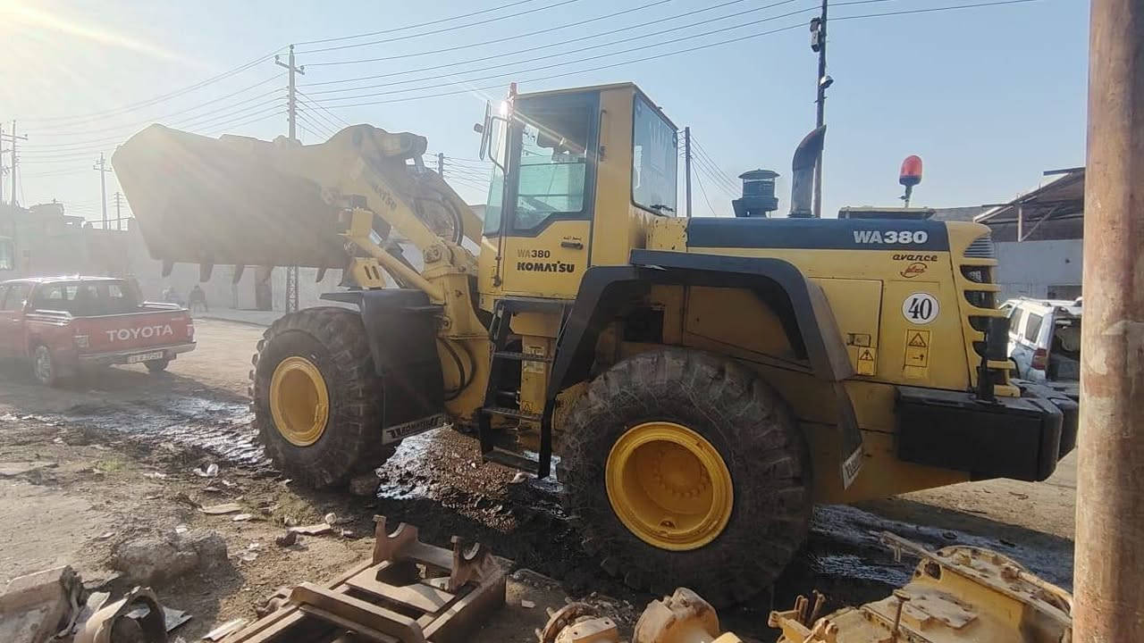 السلام عليكم شفل كوماتسو حجم 380 موديل 1998شفل كلو شرط الرقم ***********
