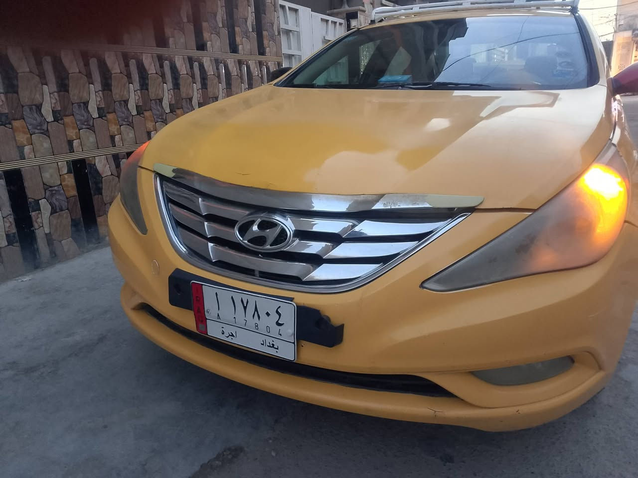 السلام عليكم..سيارة سوناتا للبيع امريكي .حادث چاملوخ امامي جهة السايق  محرك  2400GDI موديل  2011  والسنوية بأسمي  .ومصفره هيأة .كير ومحرك مكفولات .وتدفئة وتبريد شغالات .مكاني بغداد المشتل / للاتصال *********** (متواجد بعد الساعة الرابعه عصرا)
