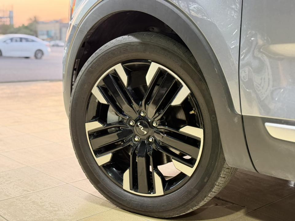 #كيا تيلورايد فئة SX PRESTIGE أعلى المواصفات 
#الضرر  : جاملغ وباب خلفي
#الرقم : اربيل ( تحويل او وكالة )
#الايرباك : بدون ضرر اي ايرباك

#المواصفات : 
▪️السيارة : كيا تولارايد SX PRESTIGE X - LINE X PRO
▪️الموديل : 2024
▪️المحرك : 3.8L (ستة سلندر)
▪️العداد : 26 الف ميل حقيقي
▪️حجم الويل : ويل كب حجم 19 مع طقم تايرات بحالة ممتازة
▪️كامرة محيطية عدد 5 برؤية 360 درجة
▪️كشنات السيارة جلد فاخر اسود اصل
▪️فتحات سقف 2
▪️بصمات عدد 2 للأبواب مع بصمة تشغيل
▪️خاصية تحديد المسار
▪️رادار امامي للتوقف التلقائي
▪️حساس امامي و خلفي
▪️حساسات و رادارات الاجتياز الجانبية (نقاط عمياء)
▪️كامرة خلفية دوارة اصل مع الستيرن
▪️تحكم فول كهرباء لمقاعد المقدمة 
▪️شاشة الدشبول حجم كبير للتحكم بايعازات السيارة
▪️تدفئة وتبريد لكشنات المقدمة
▪️تدفئة وتبريد للكشنات الخلفية
▪️بردات خلفية اصل
▪️السيارة 7 راكب والكشنات الخلفية منفصل ملكية
▪️ثلاث قطع تبريد
▪️تشغيل عن بعد
▪️جنطة كهرباء
▪️سستم صوت HARMON / KARDON
▪️تحكم ستيرن جهتين بلوتوث وحاكية وكروس سرعة وتحكم صوت 
▪️نظام ABS مانع انزلاق

نكفل السيارة من ( الغرق و الشاصي والايرباك ).

السعر المطلوب : 308 ورقة مع المجال
 
الاتصال على : ***********

معرض سما دبي لتجارة السيارات والمزادات الامريكية
النجف - المدينة المائية -مقابل حي الجامعة
اهلا ومرحبا بكم
