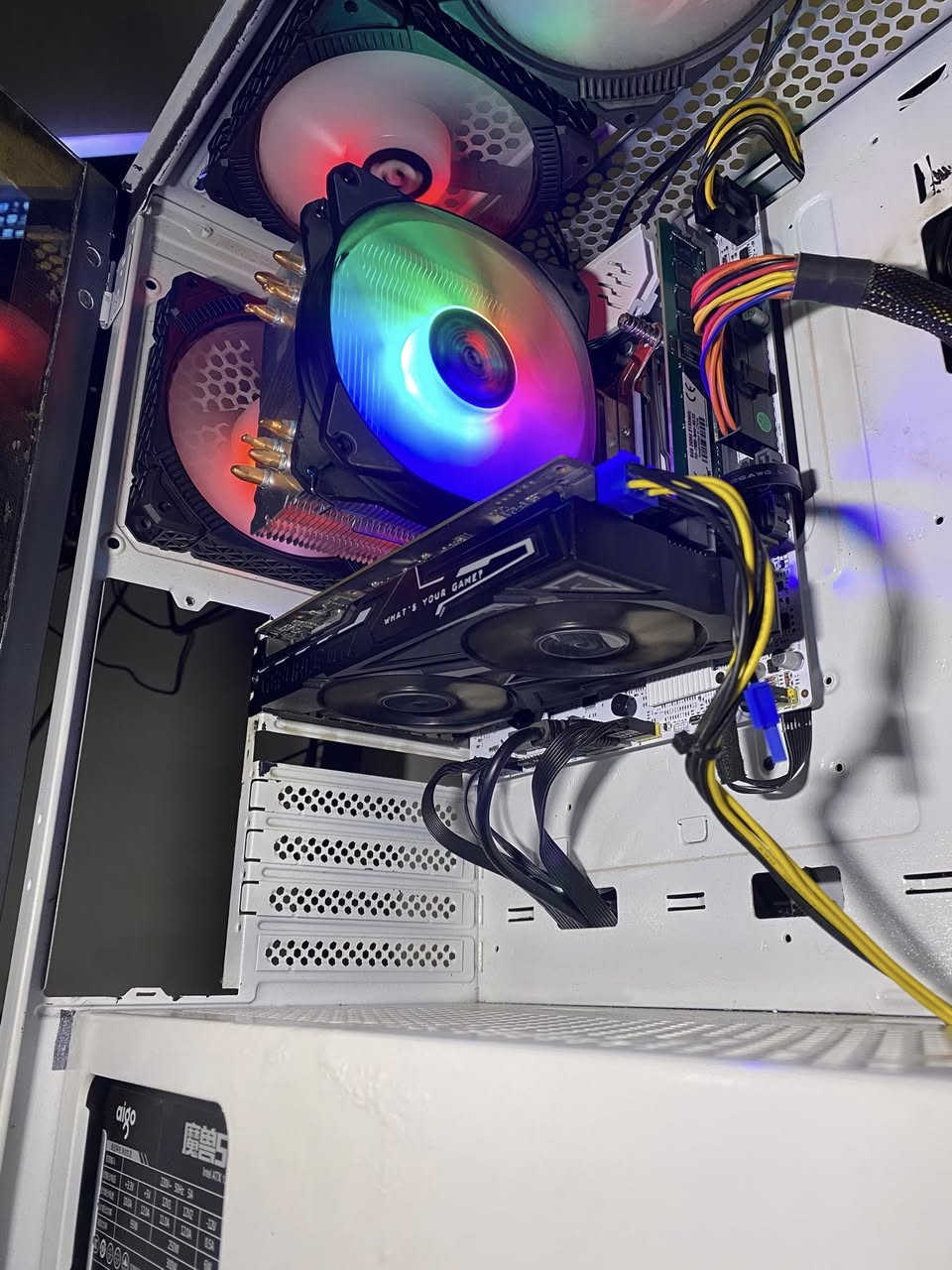 سلام عليكم
تجميعه متوسطه الاداء وقتصاديه بسعر 365 الف 

كارت الشاشه GTX 1650 dual fan galax

رامات Ram ddr4 8+8 16gb

مذربورد زيون x99 ddr4 qiyida

معالج زيون xeon e5 2650 v3

  كيكاSdd 256 

باور سبلاي 500 واط 

مبرد غازي هوائي 

كيس ابيض مع فانات 

وندوز 10 برو

مكاني بغداد ومتوفر توصيل 🚚


**إذا كنت صاحب هذا الإعلان وتريد حذفه لأي سبب، رجاءا أرسل رسالة إلى الدعم الفني**