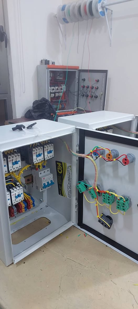 عمل وتصنيع بوردات السيطرة الصناعية والمنزلية ATS والعادي ....زورو موقعنا بغداد  الشعب شارع عدن مجمع الرحمن الطابق الأول 
*********** _ *********** مكتب كاظم الذهبي....

