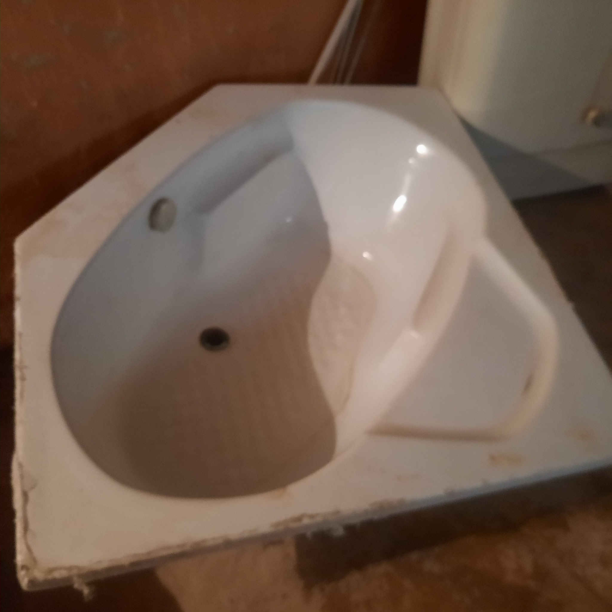 السلام عليكم 
بانيو زاويه قياساته 120×70 لبيع كلش نظيف 
السعر 250 الف دينار عراقي
رقم الهاتف ***********
