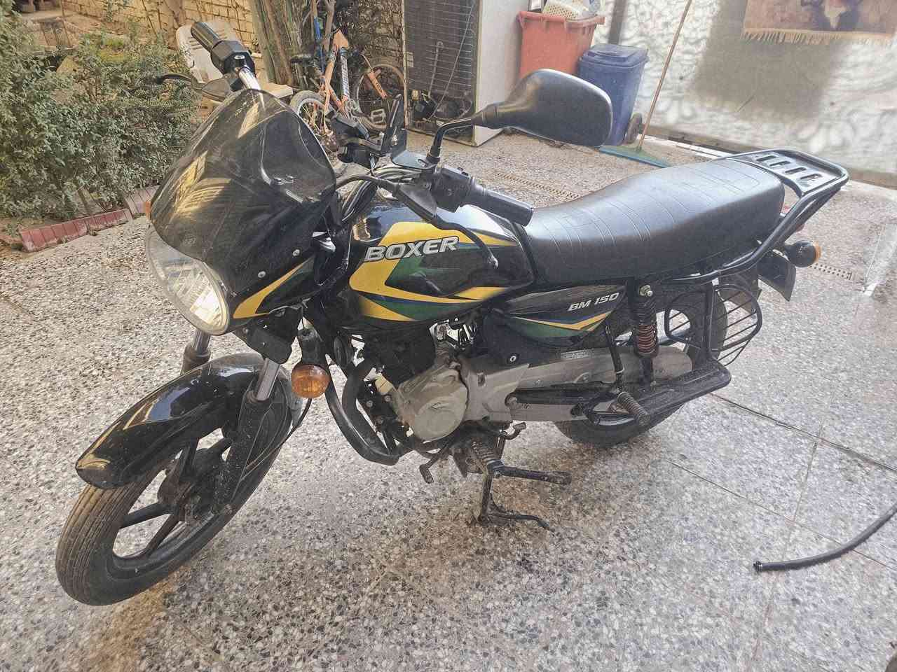 بوكسر موديل 23 للبيع
نضيفه مكفوله من كلشي نقص بس تاير خلفي رايدها 2.250 بيها مجال حك الجيه . مامتواجد على فيس للتصال ***********
