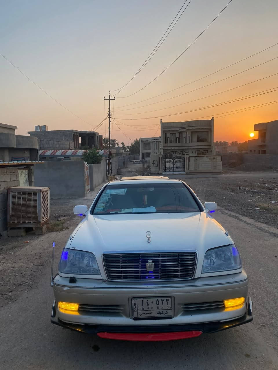 السلام عليكم للبيع ملكه أدوات 
كصه جنطه 
محرك D4 
تبريد ثلج 
3 دكم  كرستال   

السعر 30 وبيها مجال بصيط 
***********
