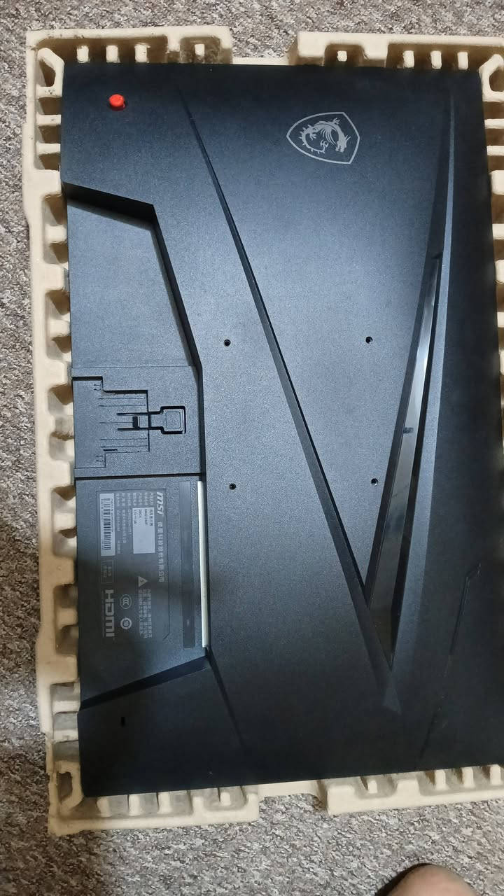 عندي شاشة MSI MAG 244F غنية عن التعريف، استخدام أقل من شهر وأخت الجديدة تماماً (نظافة 100%).
عندي شاشة MSI MAG 244F غنية عن التعريف، استخدام أقل من شهر وأخت الجديدة تماماً (نظافة 100%).
ليش هاي الشاشة تحديداً؟ شوف المواصفات واحكم:
 التردد: 200Hz يعني اللعب يطير طيران وبدون أي تقطيع.
 الاستجابة: 0.5ms (GtG) سرعة خيالية، تلمح العدو قبل ما يشوفك.
 البنل: Rapid IPS ألوان خرافية وزوايا رؤية واضحة من كل مكان.
 الدقة: FHD 1080p حجم 23.8 إنش، الحجم المثالي للقيمنق والمنافسة.
الشاشة كاملة مكملة ويا غراضها وبحالة الوكالة.
 التوصيل متوفر لكل محافظات العراق العظيم


**إذا كنت صاحب هذا الإعلان وتريد حذفه لأي سبب، رجاءا أرسل رسالة إلى الدعم الفني**