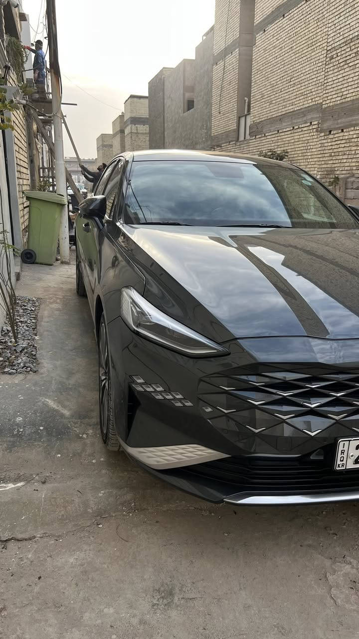 سلام عليكم K8 موديل 2023 محرك بانزين 3.5...فول مواصفات لون نفطي داخل بيجي ...سيارة جديده ماشيه 30 بيها 3 رصعات بسيطه وبارد بالباب خلفي بسيط ايضا

مكانها كاظمية 
***********
