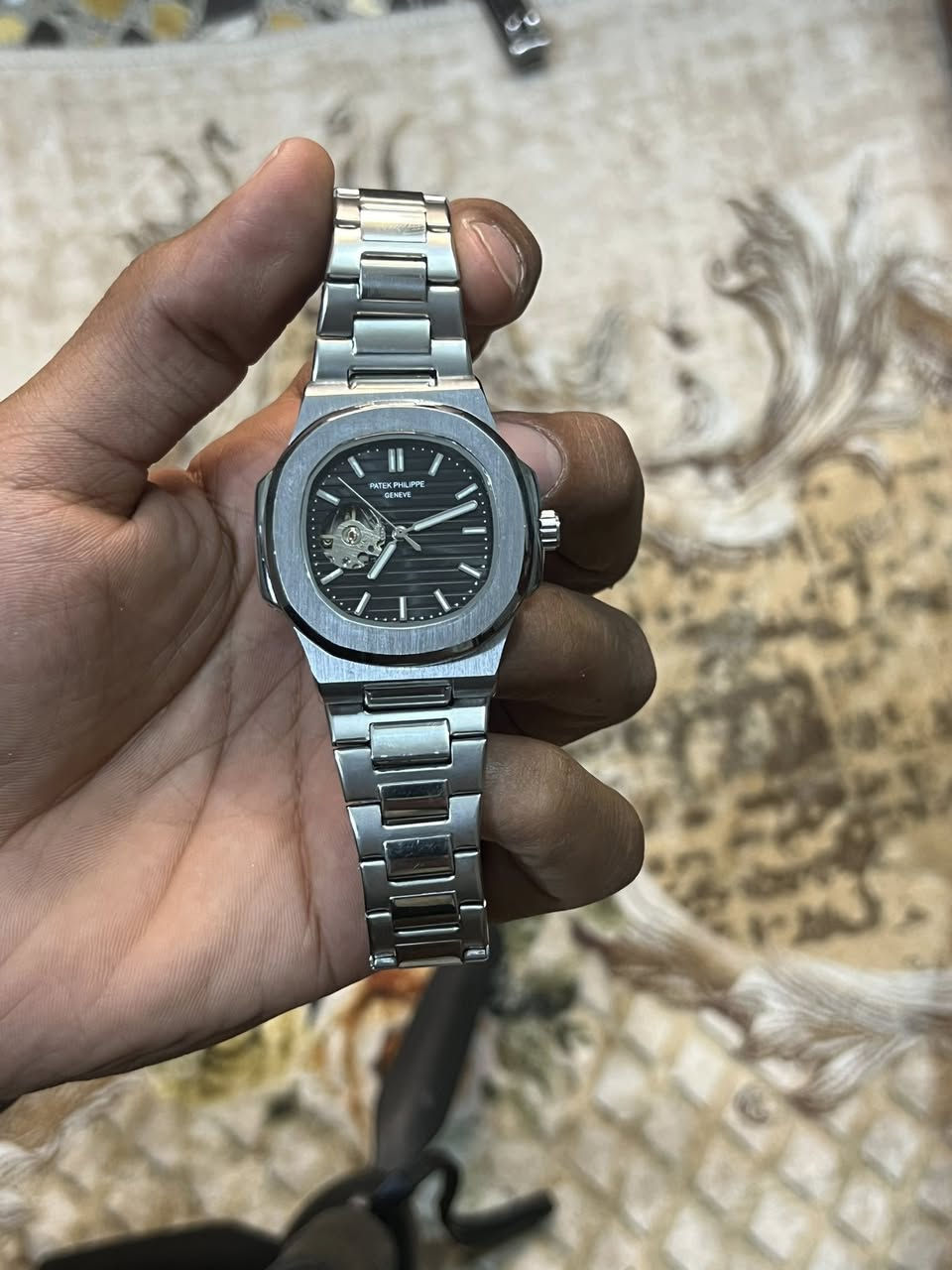 ساعة باتيك فيليب 
مينه سوده ، مكينه كشف
وزن ثكَيل وبعد احلى من التصوير بهواي


**إذا كنت صاحب هذا الإعلان وتريد حذفه لأي سبب، رجاءا أرسل رسالة إلى الدعم الفني**