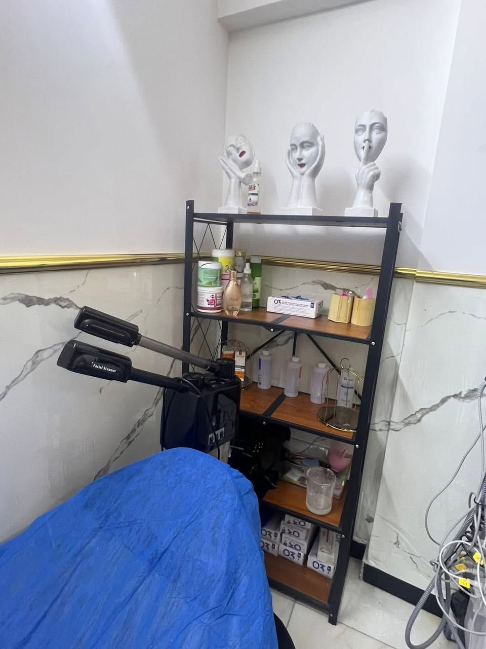 مركز تجميل 
أجهزه حديثة جداً 
أستخدام قليل جداً
موقع شغال موجود ه الوصولات خلال الأشهر 
جهاز ليزر كانديلا أصدار ٢٥
ليزر أزالة وشم مع كاربوني مع أزالة تصبغات 
وجهاز هايدروفشل ٢٥ هاند مع كامره فحص بشره 
مع غرفة صالون متكامل بدكير ومنكير 
وموجود گادر 
مدينة الصدر قطاع ١٠ 
على الشارع العام 
فوق صيدلية نقاء الذهب 
لتواصل واتساب ***********
