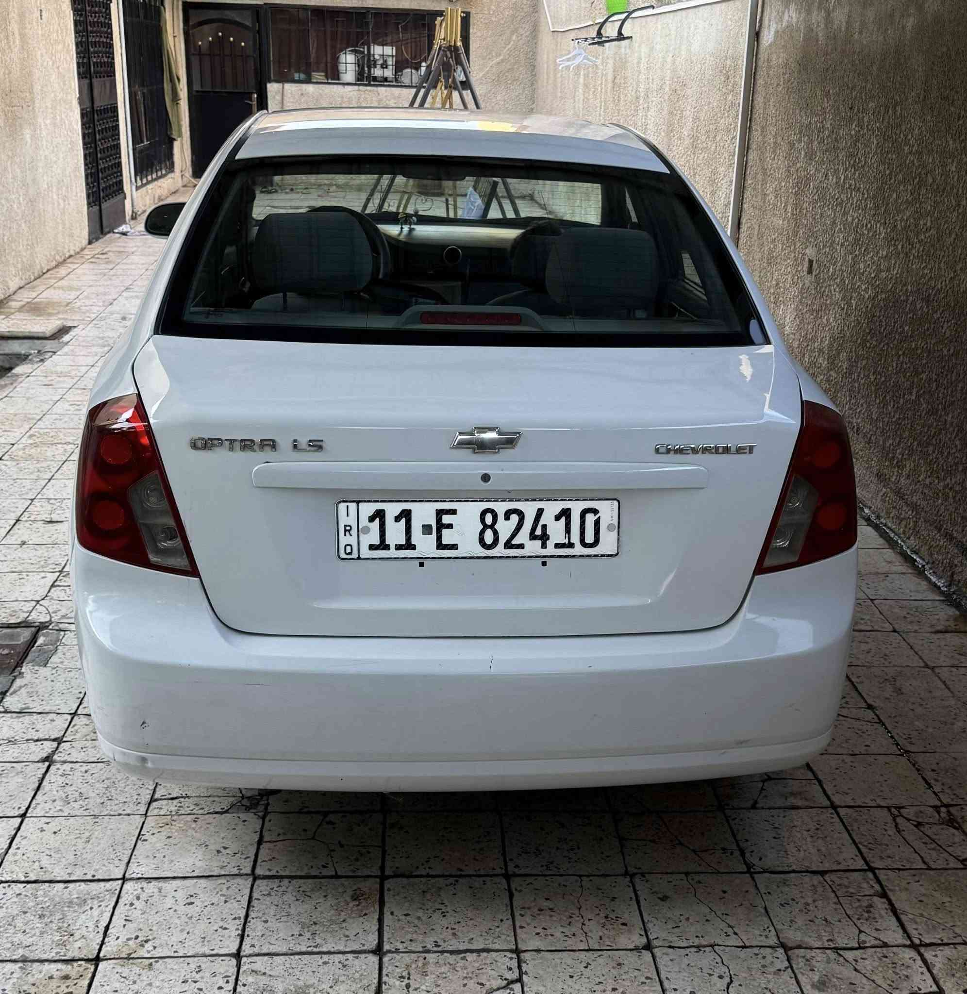 السلام عليكم
اوبترا موديل 2012 رقم بغداد 
باسمي تحويل مباشر 

كير محرك كفاله حداديه تخم تاير شاشه وكاميرا خلفيه السياره بيها قطعتين صبغ والباقي كفاله 
السعر 79 ورقه مجال بسيط 
مكاني بغداد العامريه 
اتصال ***********
