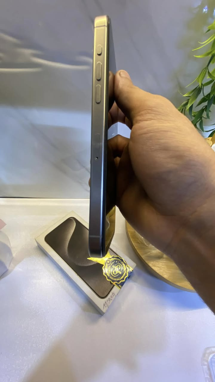 15pro max  ذاكره ٢٥٦ بطاريه ٨٨ جهاز نضيف جداً ملحقات كامله الجهاز مستبدل شاشه نوعيه جيده للبيع أو مراوس مع ١٦عادي ***********
