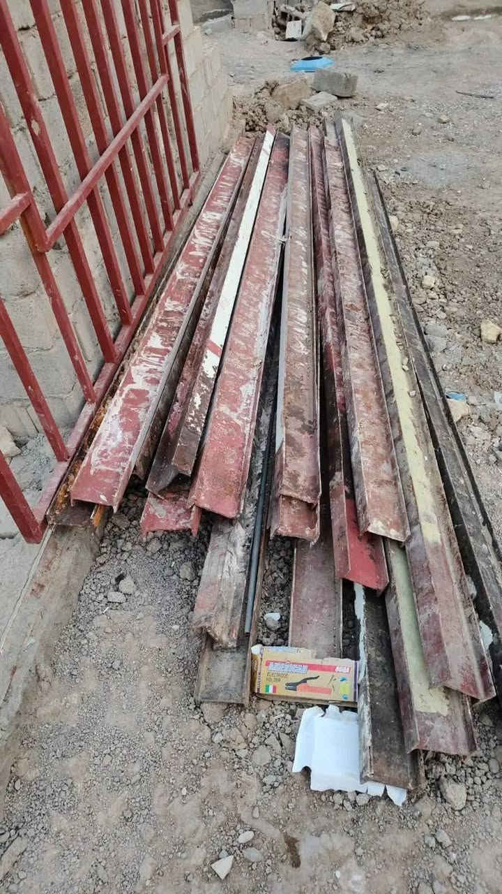 السلام عليكم 
للبيع 
شيلمان بلجيكي +ايراني +تركي 
ابواب +شبابيك 
جينكو ثقيل
سندويج 
زوايا 
بوري مدور 
العنوان كوت شارع النفط 
قرب محطة المجاري الجديده او  قرب كهوة بيت الطين 
***********
***********
