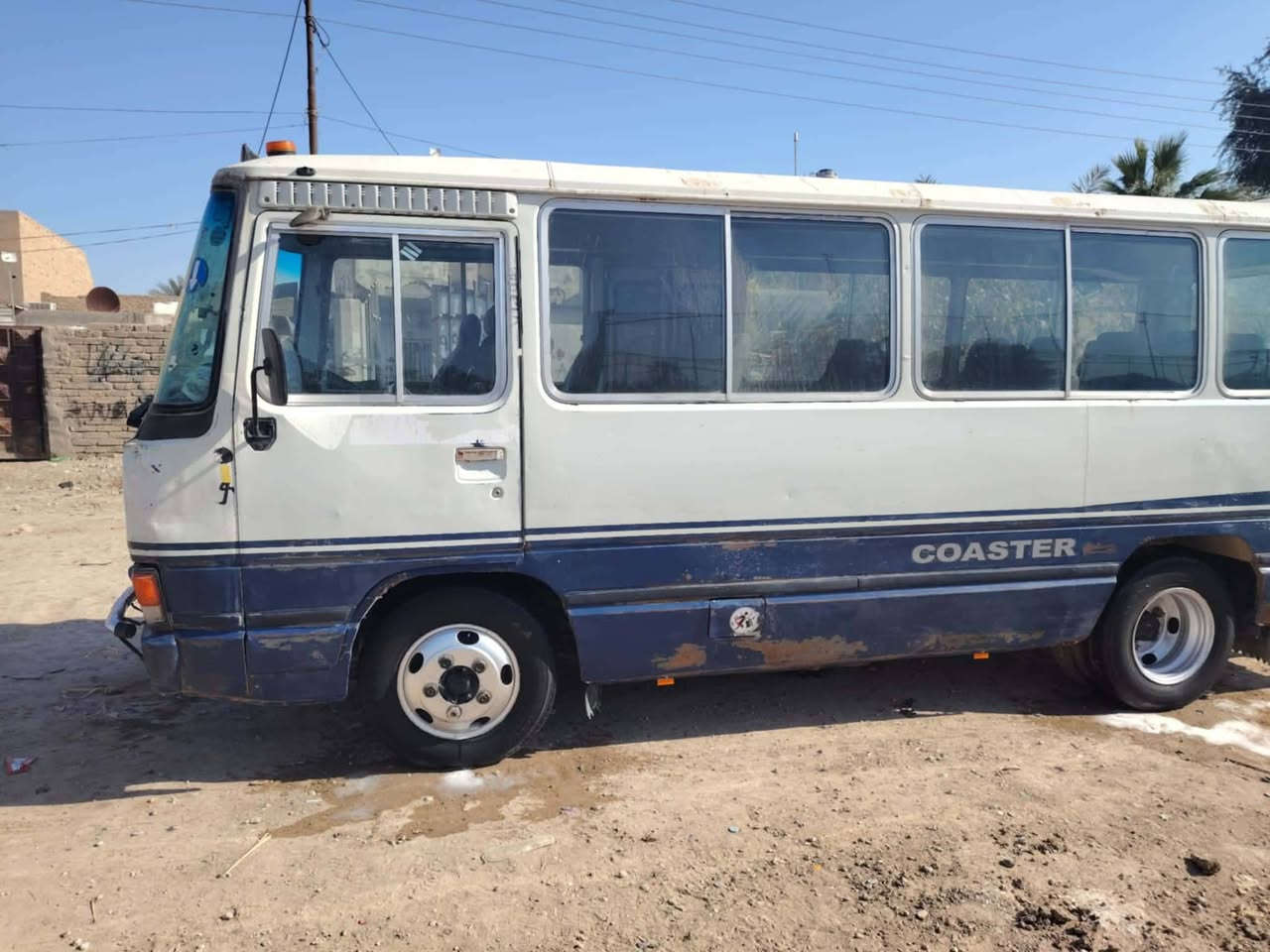 السلام عليكم 
كوستر لبيع مديل 1988 
السياره حداديه جديده
تايرات سته جوبلس نضيفات
مكينه بنكو 
وكاله عامه بسمي 
السعر ثمانيه مليون وبيه مجال 
الستفسار 
***********
***********
