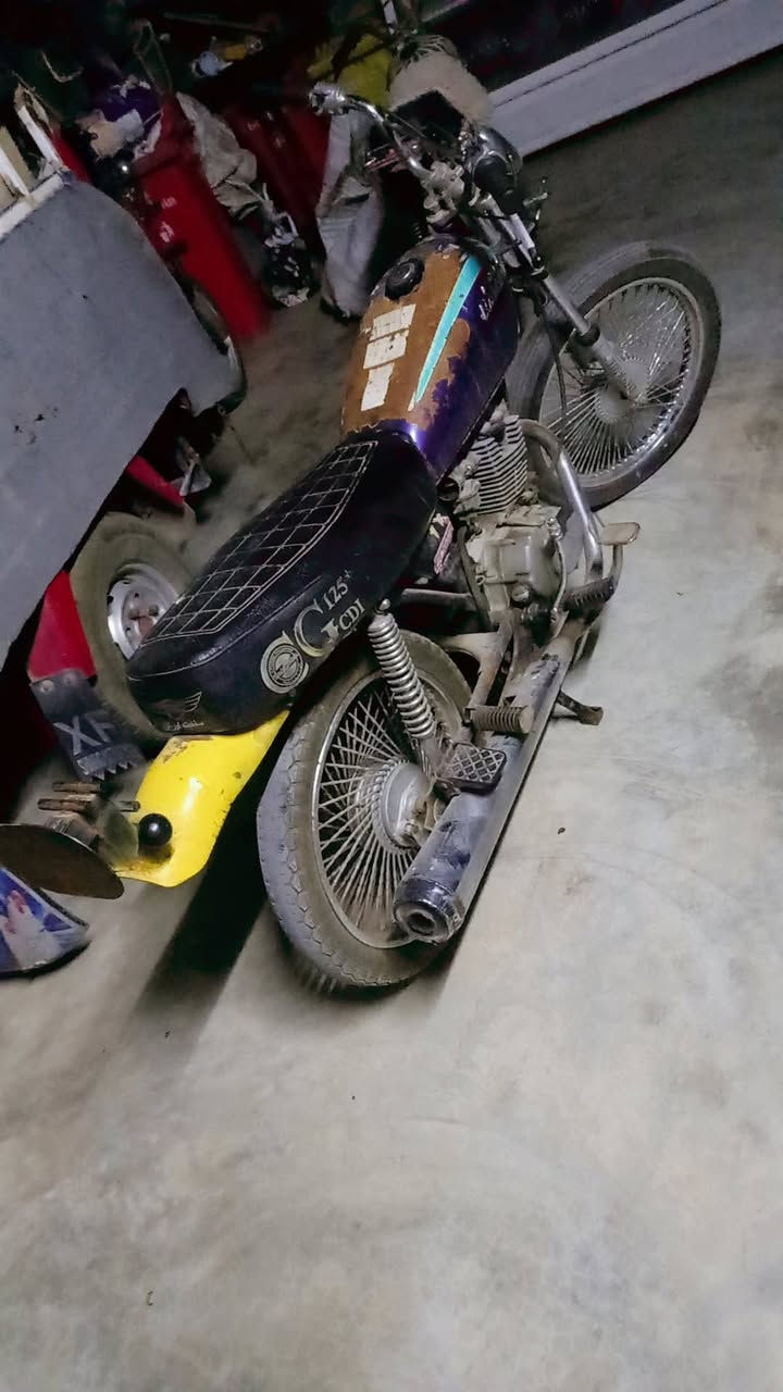 سلام عليكم شباب دراجه نامه للبيع موديل 14متروكه بس تشتغل تواير جدد بيه هنه وياله هم جدد السعر 150وبيه مجال مكاني كركوك راسني عل فيس وتدلل متواجد 24ساعه وذا تريد دك عل رقم الموبايل ***********
