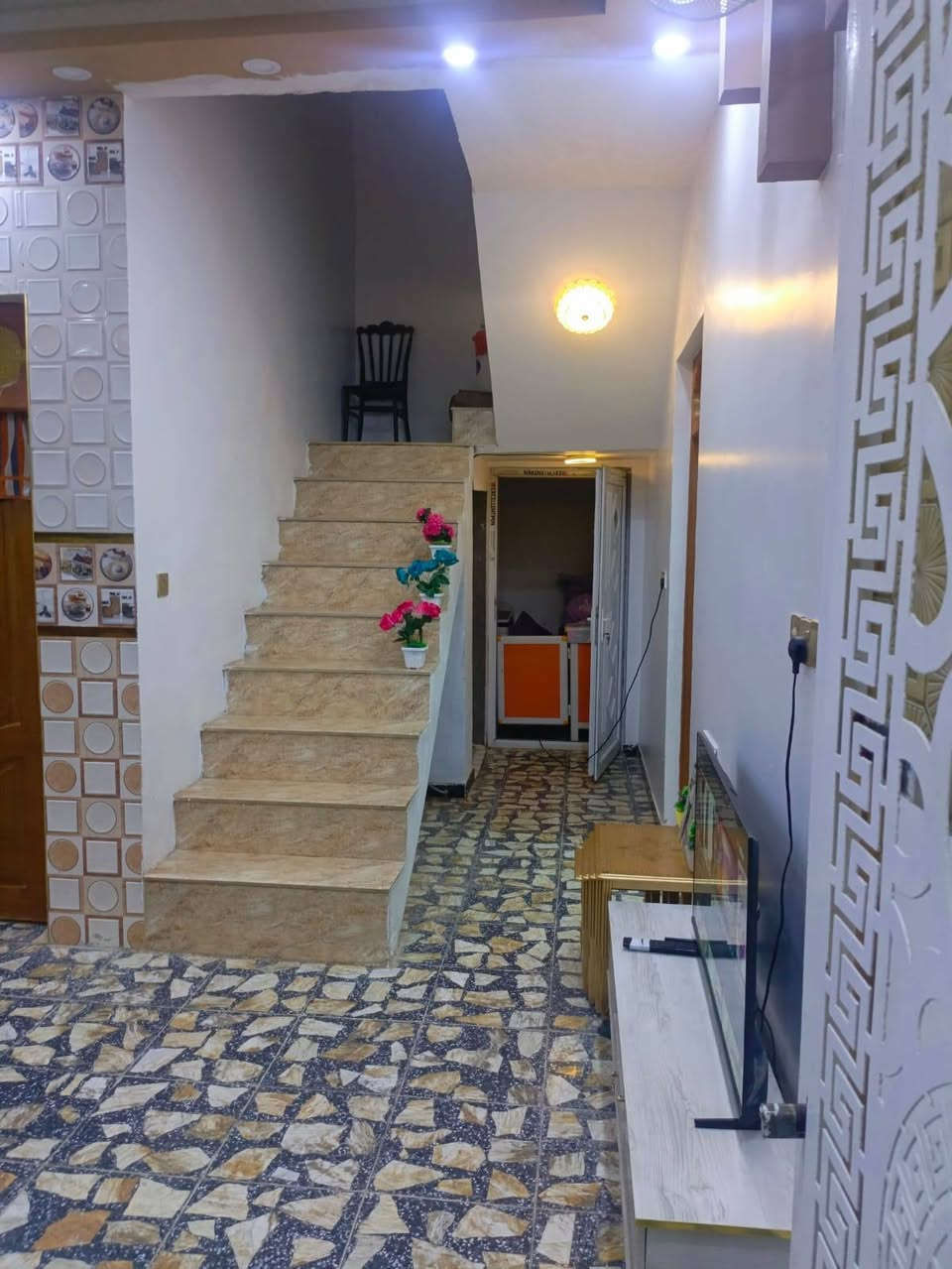 السلام عليكم ورحمة الله وبركاته 🏛️🏛️🏛️
عقار للبيع مساحتة ١٠٠م مربع ركن في الحولي خلف ملعب النجف الدولي جنس العقار بلديه معاملته واصله لتقدير بسم موضف ٢٠ سنه يباع تطلوعه البيت بنائه كونكريت مسلح وطابوك جمهوري وديكورات ثانويه وحدادية درجة أولى كهرباء دفن ومجاري مربوطه لشارع يتكون من غرفتين نوم وصالة واستقبال ومطبخ وصحيات مع تخاريج للاستفسار أكثر الاتصال على الرقم *********** جاسم الكرعاوي بي واتساب 🏛️🏛️🏛️
