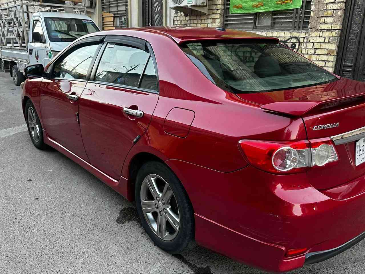 السلام عليكم

كورلا 2013 s  رقم بغداد 

ماشيه 188 حقيقي 

محرك 1800 بلاد ممفتوح 

حداديه اليوم كملته جديده كامله 

تبريد مو كلش قوي بي ضعف 

بيه قطعتين بيبان الصدر  صبغ فقط وبارد جوملغ نفس الجهه 

الباقي صافي 

مكانه بابل 

السعر 1***********82 بغداد, العراق
