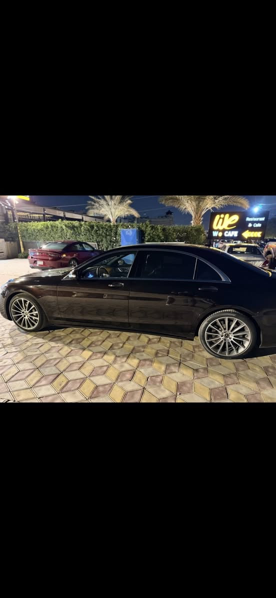 السلام عليكم
مرسيدس بنز (S560) موديل 2020
السياره فول مواصفات (طلب خاص )  مغلفه bbf لونها (احمر عنابي) السياره الوحيده بهل لون رقم مميز بغداد
ماشيه (24الف كيلو) بعدها بوضع الزيرو 
لشراء رقم الهاتف : ***********     
م/تم تغير السعر
