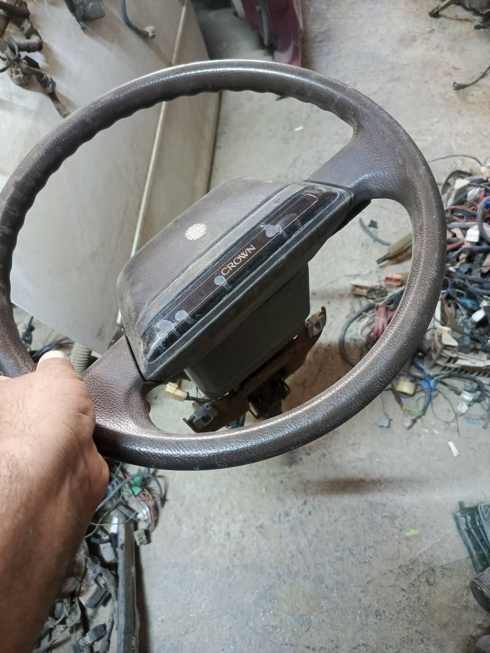 سلام عليكم استيرن كامل مال حاويه بس شفت مابي للبيع يرهم على ارنب..أو على هارتوب.. على سيدان..يمنه..مو ايسر.. سعر 175.……***********
