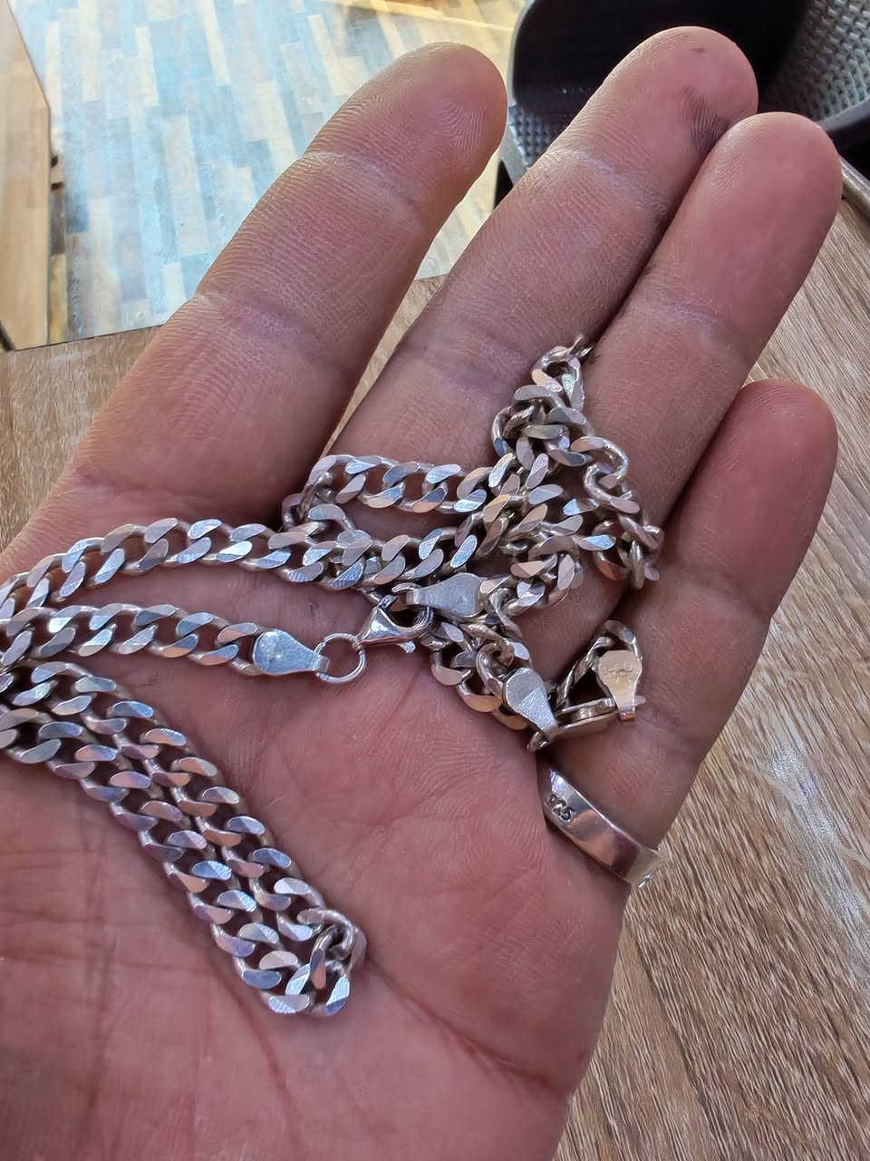 زناجيل أوزان وسط نضيفات 
الأوزان موجودة داخل الصور سعر الغرام 3,500
*********** التواصل واتس اب موجود
بغداد
