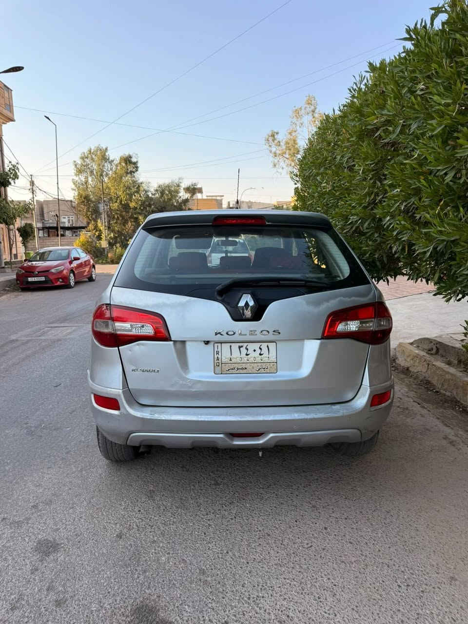 السلام عليكم سيارة رينو كوليوس للبيع موديل ٢٠١٣ محرك ٢٥٠٠ ضرر جاملغ وصبغ جاملغ ماشيه ١٧٠ كم سياره بااسمي تحويل مباشر محرك مكينة كير كله بلادي السعر ٨٠ ورقة وبيها مجال للشراي للإستفسار الاتصال على الرقم ***********
