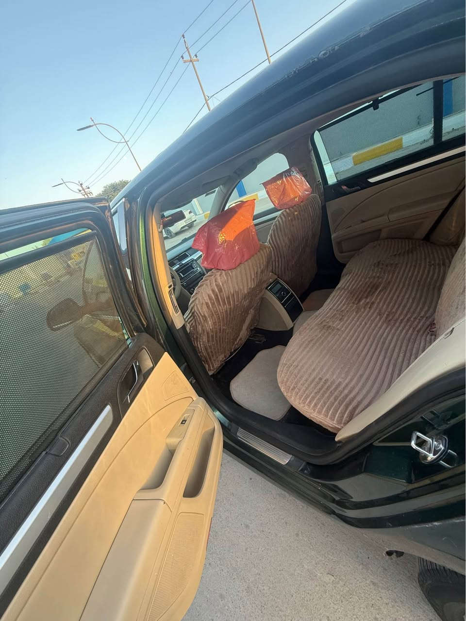 ( ***********)
SKODA SUPAR B 2011
(نرخی ٦٢ وەرەقە و مەجال )

(گێڕ تۆماتیکی ٦ گێڕە )
مەکینە ٢.٠ تۆڕبۆیە ٤ پستۆنە 

کێڕ و مەکینە و تەبریت بە شەرتە 

سەیارەکە خەلیجە قەپات مواسەفاتە 

سێ پارچەی لەسەر کاڵ بونەوە خۆم سبوخم کردوە 
سەیارەکە دەحمی نیە بەشەرت 
پێش و پشتی کەپسە  ئێڕباگی نەتەقیوە بە شەرت 

سەنەوی بەسەرچوە بە ناوی خۆمانە 

سەیاتەکە قەپات مواسەفاتە :- 
١-تۆماتیک 
٢-سلایت وە سلایتی تاقەشەمسیە بۆ زۆە شت بەکار دێت ئەو تاقە شەمسیە 
٣-کوشن هیتەر 
٤-سندوق بە دوو شێواز دەبێتەوە بە کاملی وە بەس سندوق 
٥-تحدید سورحە 
٦-ڤۆلیۆم 
٧-تراکشن 
٨-لایت حەدەسە زینۆن 
٩-فلجە ئەوتۆ 
١٠ زۆر مواسەفاتی تر 

T.B سەیارەکە کەمیک کاڵبونەوەی هەیە 

نرخی ٦٢ وەرەقە و محامەلە 
سەیارەکە لە هەولێرە 
(*********** ) واتس ئاپ و ڤایبەری لە سەرە أربيل, العراق
