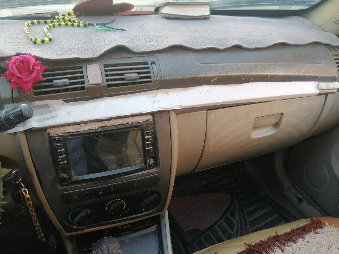 نيفان 520 موديل 2009 رقم بغداد محرك 1600 ***********5
