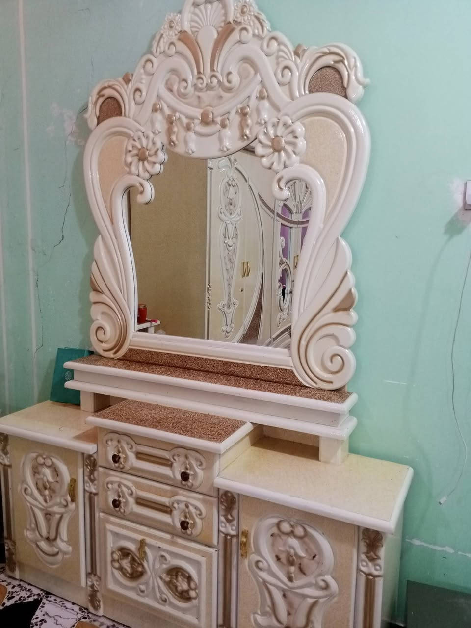 غرفه متكونه من سبع قطع  نجاره عراقيه نظيفه مستخدمه سنه  السعر مليون و600


**إذا كنت صاحب هذا الإعلان وتريد حذفه لأي سبب، رجاءا أرسل رسالة إلى الدعم الفني**