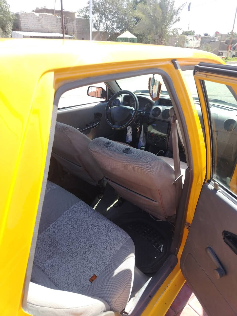 سلام عليكم ٢٠١٩رقم بغداد بسمي السياره بيه بنيد مبدل مامعوره من الداخل والجاملغ المامي بي شويه بارد مامصلح سياره كير ومحرك كفاله عارضينه ب٤٥ وبيه مجال قليل حك الجيه ***********
