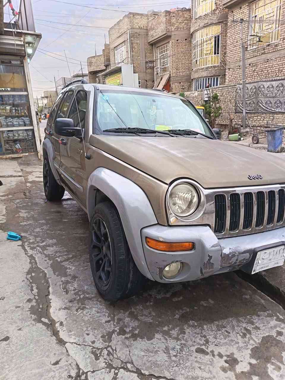 سيارة جيب لبرتي 2004باسمي
بيهة خيط تبخير مع بنيد جارد كما موضح بالصوره السعر 62اوبيهة مجال بغداد مدينه الصدر رقم ***********
