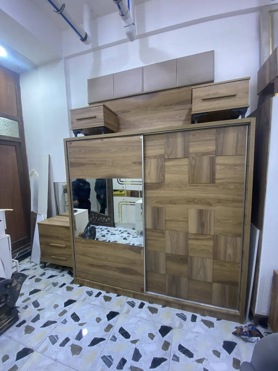 لسلام عليكم غرف نوم نوم كامله نضافه فول السعار مناسبه المكان تكريت حي العصري نهايت شارع البلديه يم أسواق البركه الرقم *********** بي واتساب وبي الانتصال يوجد خدمت توصيل وشد
