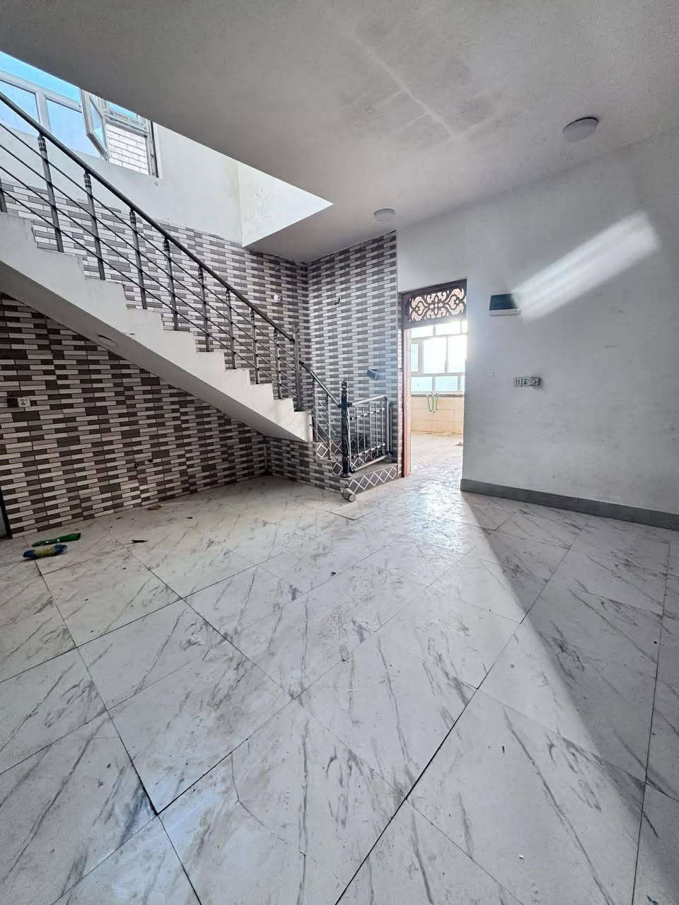 بيت ٢٠٠ متر ايجار ورهن  مجمع بيتي ٢
مقابيل الصلطان طابق واحد 
يتكون من ستقبال بطبخ صالة
غرفه عدد ٢ صحيات عدد ٣منور إيجاره ٣٥٠ 
رهن ٣٠ سنه وقابل التجديد 
الاستفسار 
***********
