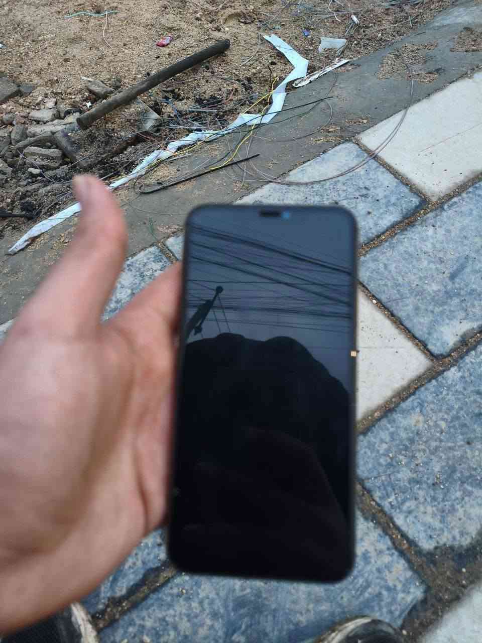 السلام عليكم
ايفون 11pro max 
ذاكرة 256
مبدل شاشة وبطارية 
وزر الي يعلي وينصي مو شغال
جهاز نضيف شخط مابي
ويجي وياه كارتونة الجهاز الاصلي

سعر :٢٥٠
***********
مكاني الدورة
