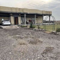 للبيع بيت مساحه 400 متر مع الارض 1600 متر طاير زرعي سند 25 بناء حديث ط...