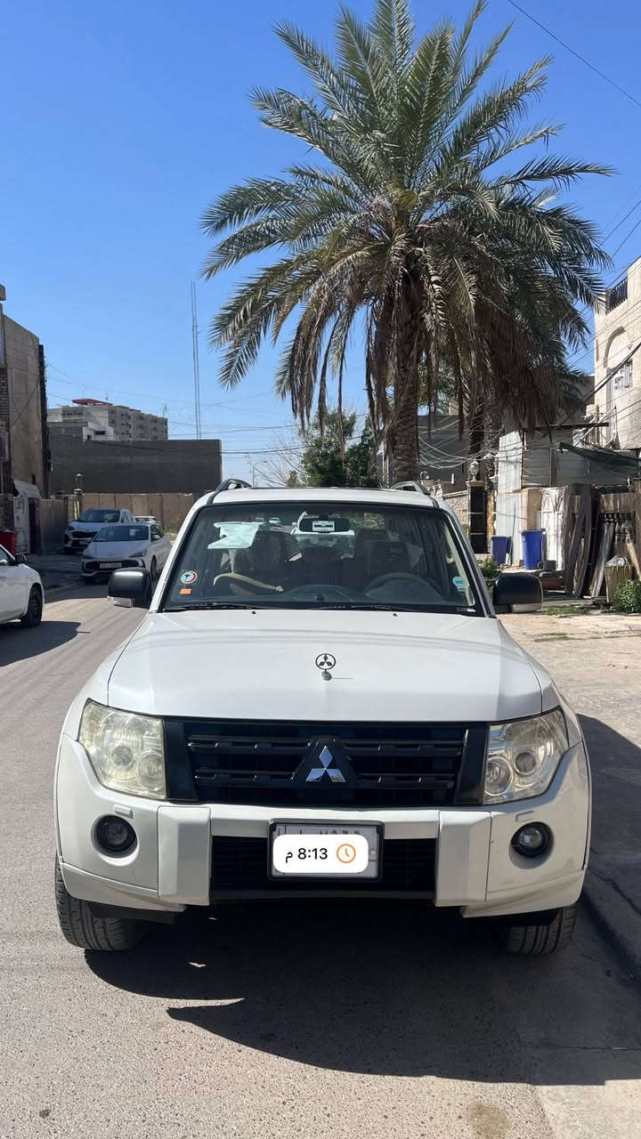 سلام عليكم للبيع باجيرو. 2008 فول مواصفات 3800 مكفوله من الصبغ والضربه سياره جاهزه وجديده مكينه كير صدر تبريد تخم تاير سلايت روف كشنات كهرباء كشتات تدفئه تبريد 7 راكب 
رقم بغداد تحويل ثاني يوم مكاني بغداد السيديه 
السعر 130 وبيه مجال بسيط 
***********
