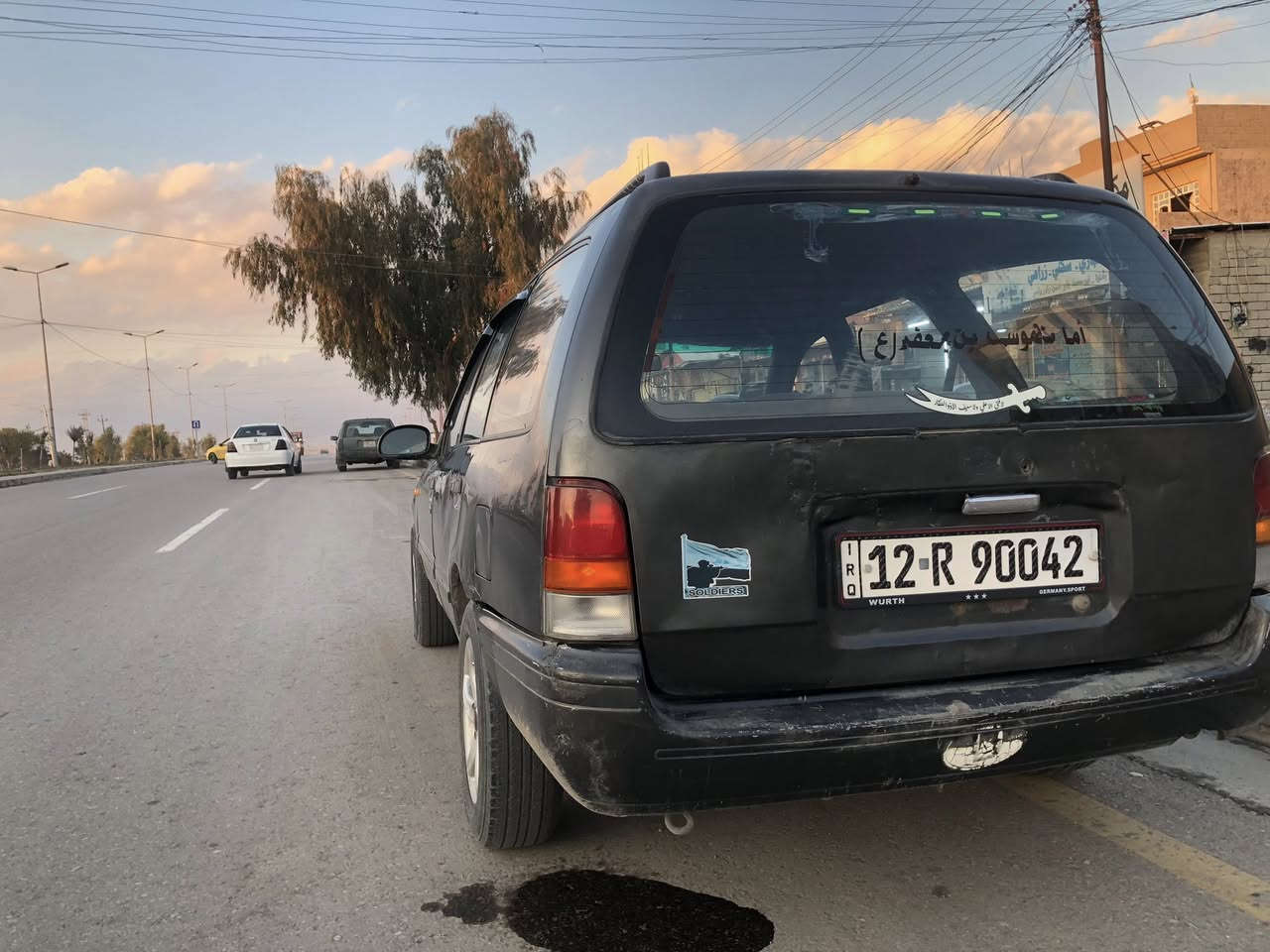 نيسان صني موديل 1991.
فول كير ومكينه شرط 
رقم جديد مسطرة 
سنويا لي2030
كهربائيات شغالة كمال
طخم  تواير جديد صدر السيارة جديد سيارة نضيفه من ناحية صبغ 
السعر 33وبيها مجال للطيبين 
رقم صاحب السيارة ‭0789 127 2633‬
