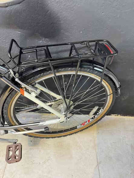 السلام عليكم خواتي عندي هذي ماركة (MERIDA)  غني عن التعريف حجم 26 جبلي قياس M فاصله الترحال بس جبلي دبل امامي معدنه المنيوم نظافة 95 سستم شيمانو التوس 3/7 رقبه متحركة سعره 230 الف وبي مجال *********** وتساب وخاص مفتوحين عنواني موصل معرض الفهد للدراجات تتوفر خدمة توصيل لجميع محافظات العراق وتحياتي
