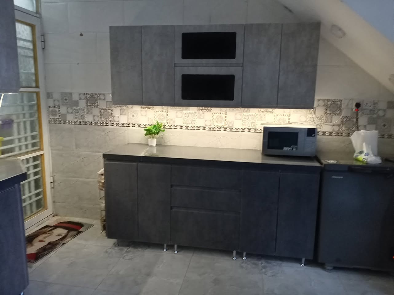 عروض نهاية السنة صالحة الى يوم 31\12 
سعر متر طولي ٣٧٥ الف متر طولي يشمل ارضي وملحق ومرمر  
داخل خشب تركي mdf ابواب hdf سطح مرمر السعر شامل النقل مع الشد 
عنوان بغداد الجديد تقاطع السينما مقابل الكنيسة 
اتصال *********** 
اتصال ‪0788 293 4492‬
