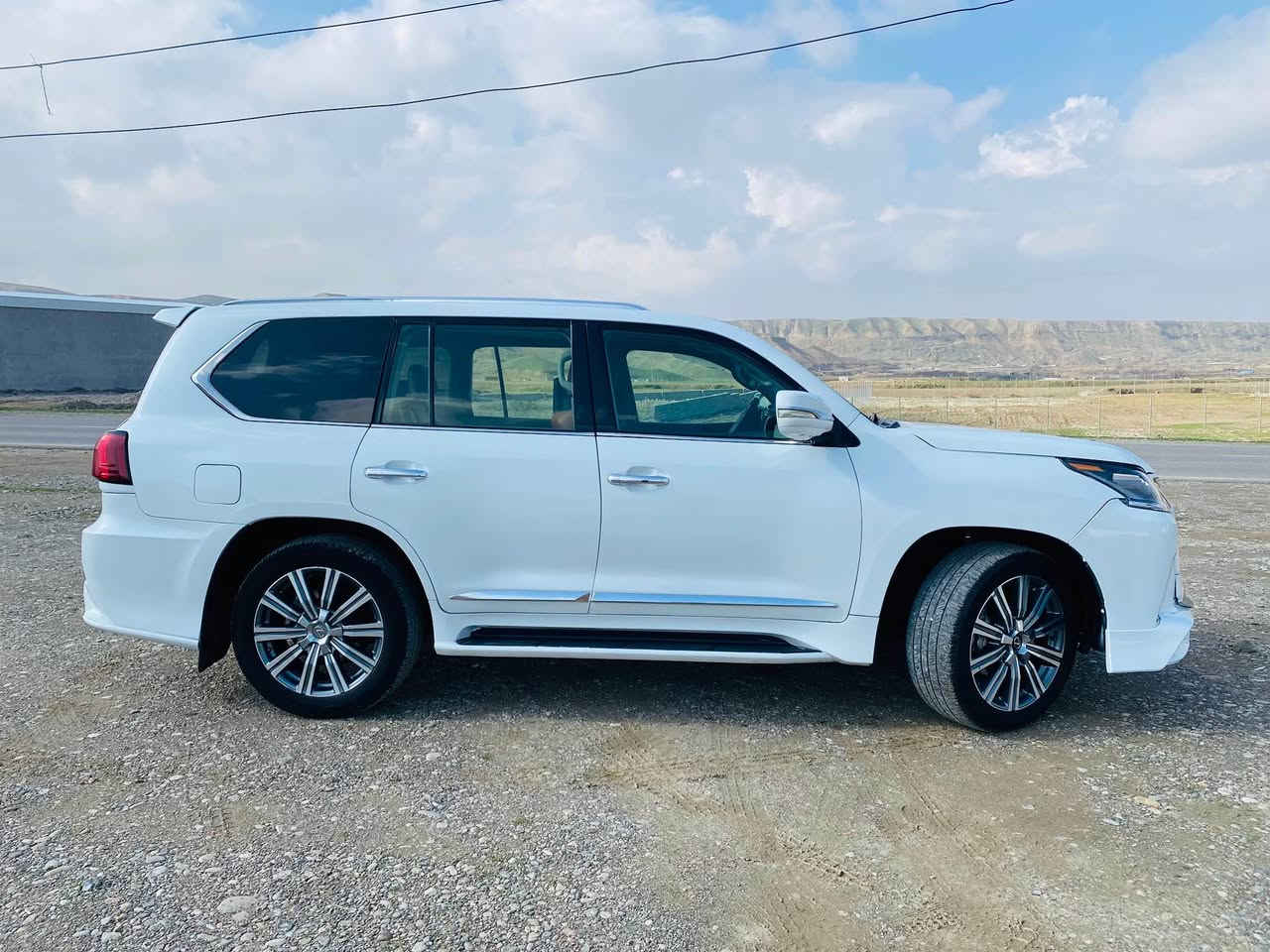 لێكزس ٢٠١٣ LX570 شكلی گۆڕاوە بۆ ٢٠٢١ سێ پارچەی ڕەشە باقی بۆ شكل گۆڕین حیزام كراوە***********واتس ئەپ و ڤایبەری لەسەرە ***********سەیارەكە بێ مەسرەفە فول فول مواسەفات بەسمە سلایت كوشنجلد  ناو قەیسی ڕادار كامیرا دەبڵ عەكسل وچوپ بەرزو نزم دەبێت أربيل, العراق
