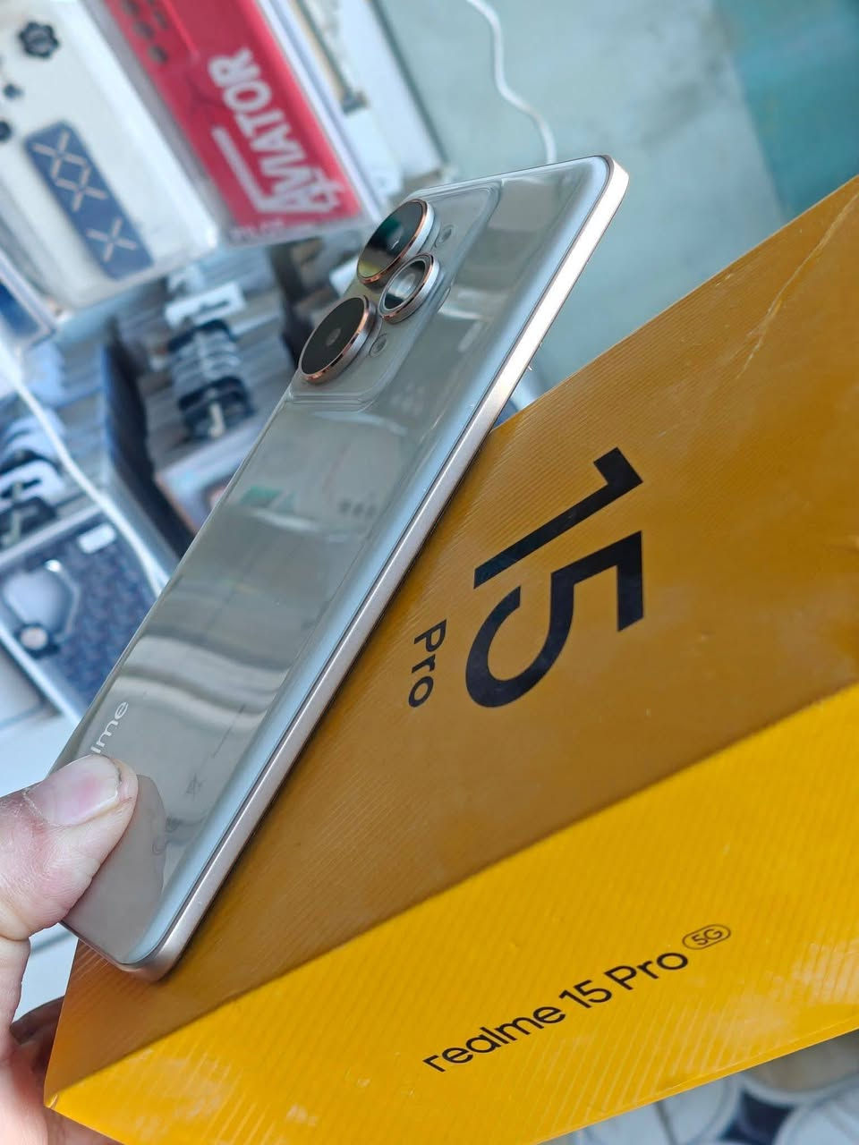 ريلمي 15 برو الجديد من ريلمي ذاكرة512 رام26
بطارية تدوم ل اكثر من يومين7000 ملي امبير
معالج snapdragon7 gen4 5G يشغل 90 فريم ببجي ثابت
120 فريم مع التحديثات شاشة 144HZ 
مدعوم بل ذكاء الصناعي تعديل الصور عن طريق الصوت
ضد الماء ضد الكسر  ملحقات كامله مستخدم أسبوع اخو الجديد

سعر 500 الف فقط      للعلم سعر الجديد 599 
العنوان بغداد الدوره المهديه الثانيه

تواصل خاص او اتصل *********** وتساب
