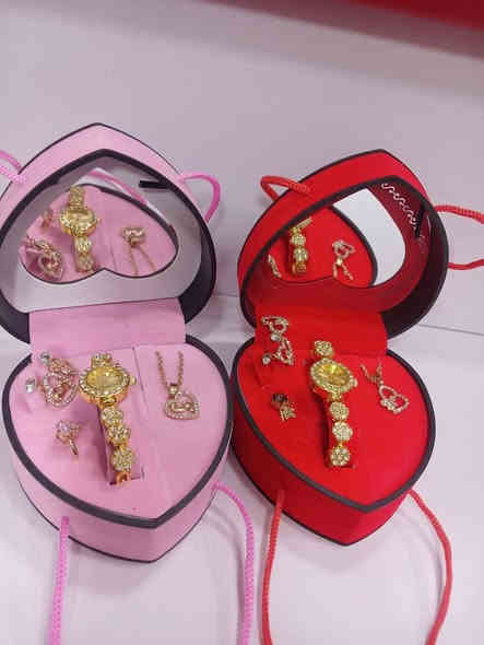 🌟 عالم الهدايا يبدأ من نبع الفرات… حيث الفخامة تُصنع بذوق 🌟
هديتك مو بس غرض… هديتك رسالة حب تنحجي وحدها 🎁❤️
اختار من أرقى الهدايا والبكجات الفاخرة،
وخلّي الإهداء يصير لحظة ما تنسي ✨💖

🔥 خصّص هديتك… وخلّي بصمتك تلمع
🔥 تميّز… لأن التميّز يصنع الفرق
🔥 هدايا راقية… تعبّر أكثر وتكلّف أقل
🔥 جودة تثق بيها… وسعر يرضيك

---

💎 معرض نبع الفرات – الفخامة مو شعار… الفخامة أسلوبنا 💎
لا تدوّخ ولا تحتار… كلشي متوفر:
✔️ ماركات أصلية عالمية
✔️ تنسيق وتغليف احترافي
✔️ خيارات هدايا لكل المناسبات
✔️ أسعار تنافسية… وعروض ما تتفوّت

✨ خلي هديتك تحجي عن ذوقك قبل حضورك ✨

---

📍 العنوان:
سوق المحاويل – قرب كراج المحاويل
مقابل طرشي البركة – مقابل كافتريا هاني

👤 بإدارة: غياث مازن
📞 للتواصل: ***********
🚗 توصيل سريع – خدمة انطلاق من قلب المحاويل إلى باب بيتك
